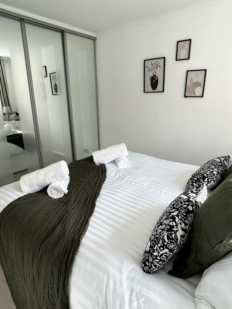 Stylish 3 Bed House Hitchin Villa ภายนอก รูปภาพ
